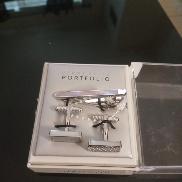 Perry ellis cufflink with clip set - Picture 2 of 4